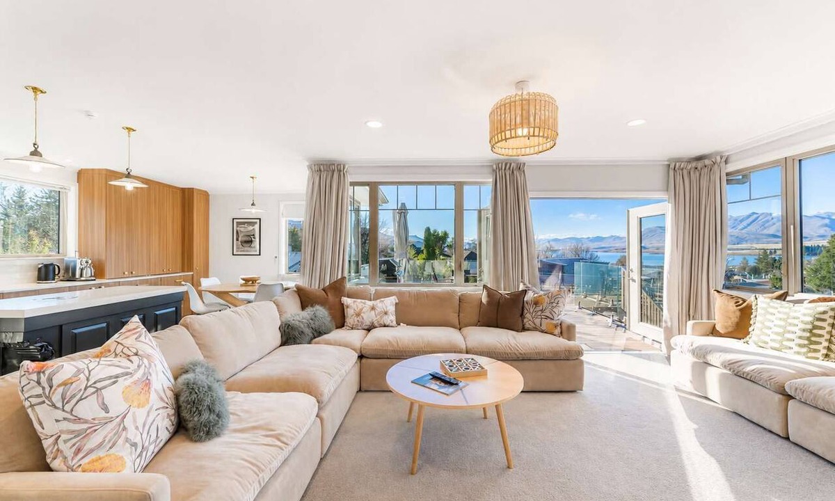 Lake Tekapo House | The Horizon | Lake Tekapo Views | 3BR + BBQ