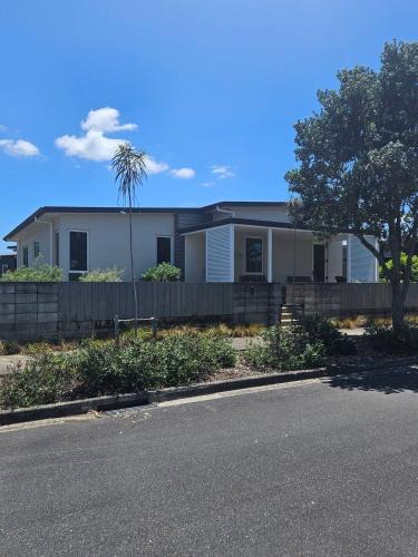 Papamoa Beach House | The Kiwi Beach Retreat