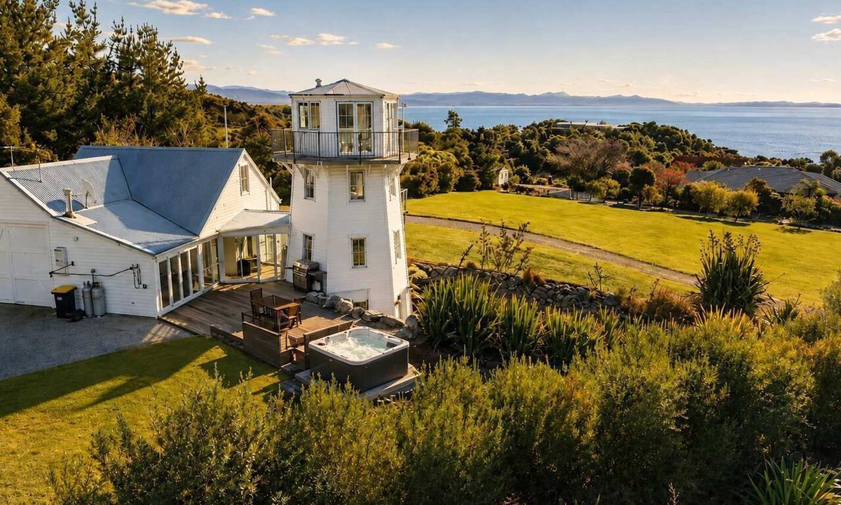 Tata Beach House | The Lighthouse at Ligar Bay - Romantic Coastal Escape with Spa