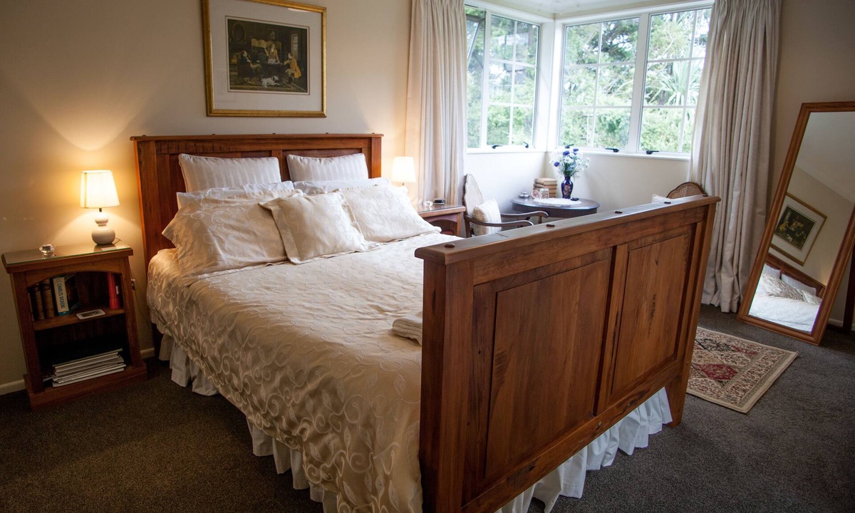 Acacia Bay Bed & Breakfast | The Loft