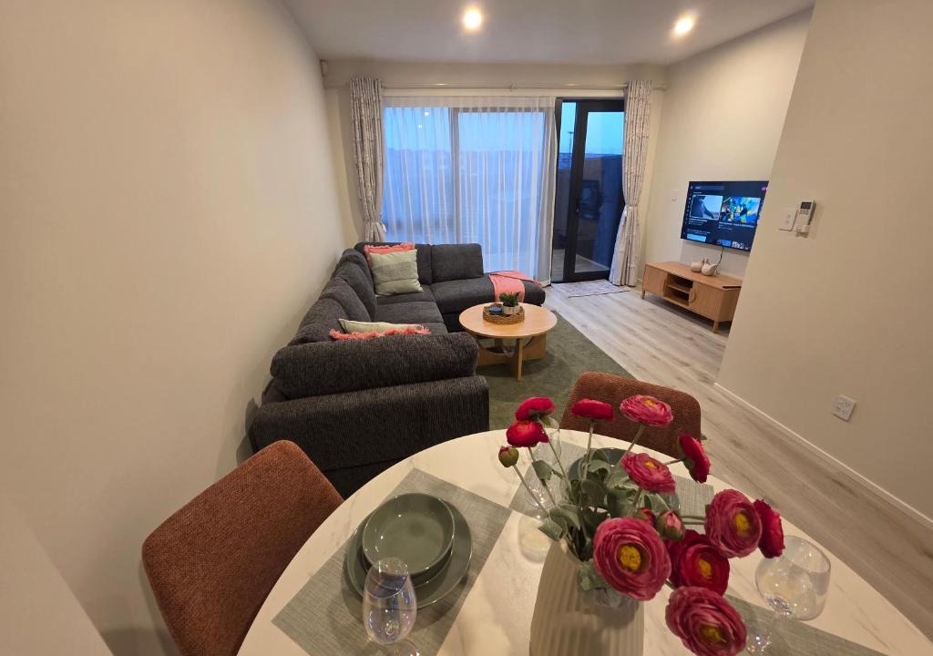 Wainui House | The Mana Elephant Modern Milldale Stay