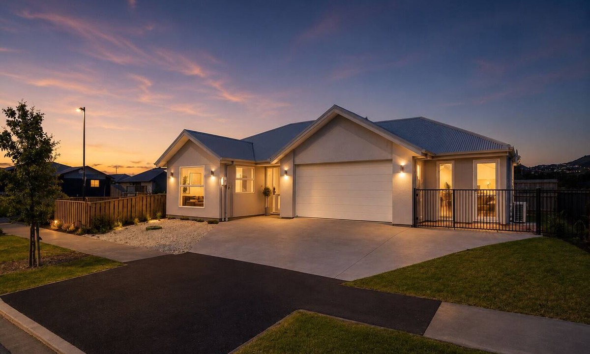 Hoon Hay House | The Meadow - 5 Bedroom HOME - Relax and Enjoy