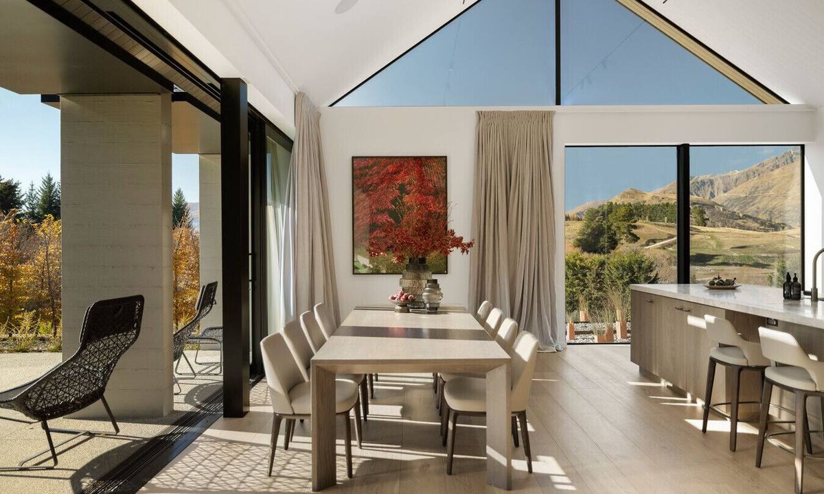 Dalefield Villa | The Paddock | Rural Property with Spa Pool, mountain views, 5mins to Coronet Peak