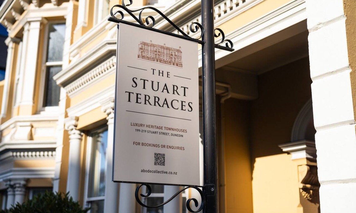 Dunedin City Centre Apartment | The Peninsula House - Luxury Townhouse