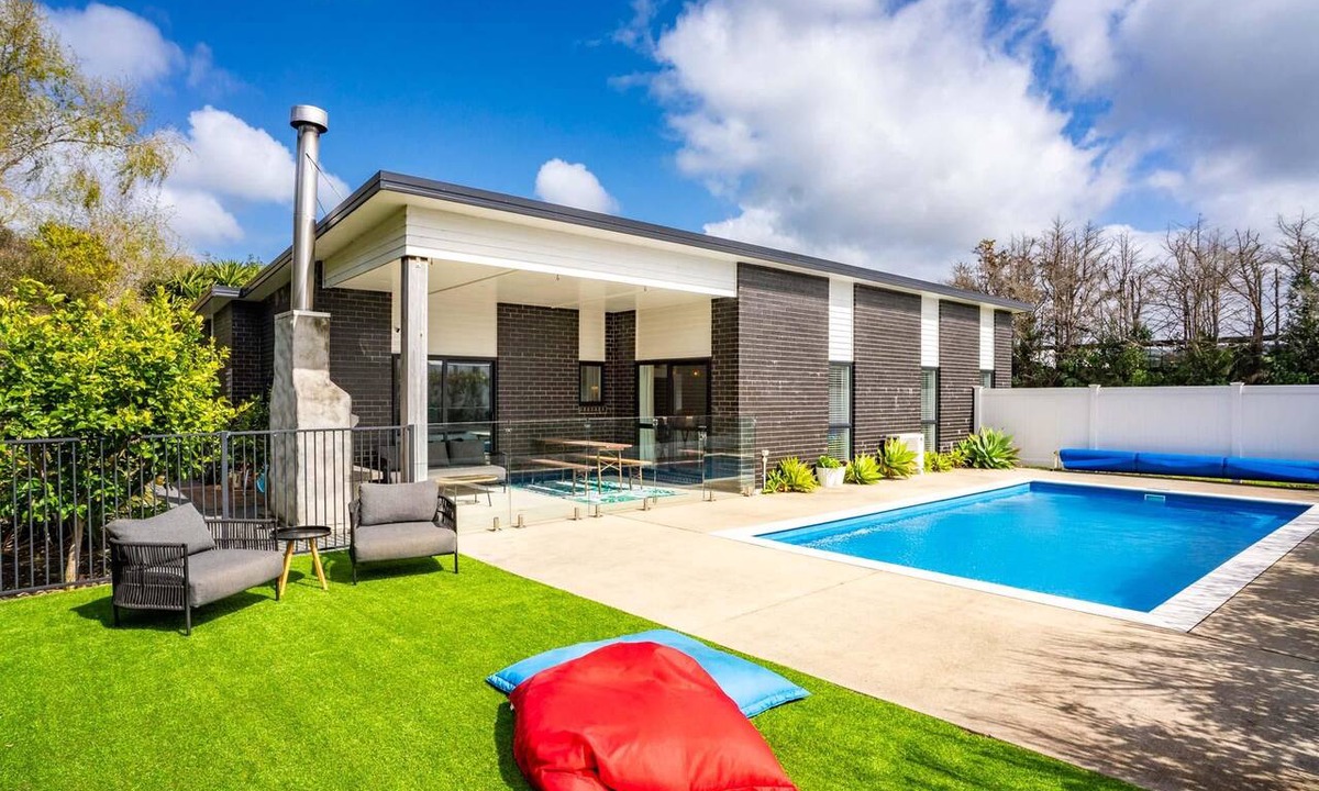 Mangawhai Heads House | The Pool House - Resort-Style Mangawhai Escape