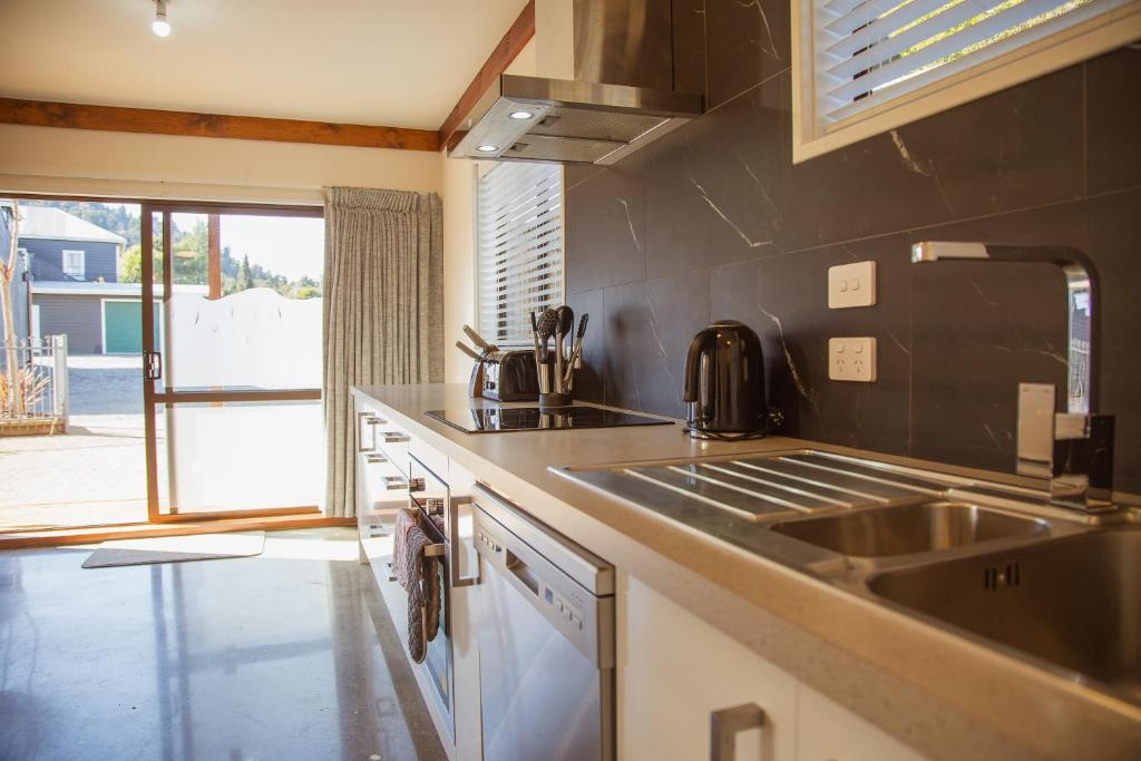 Ohakune Hotel | The Powderhorn Chateau