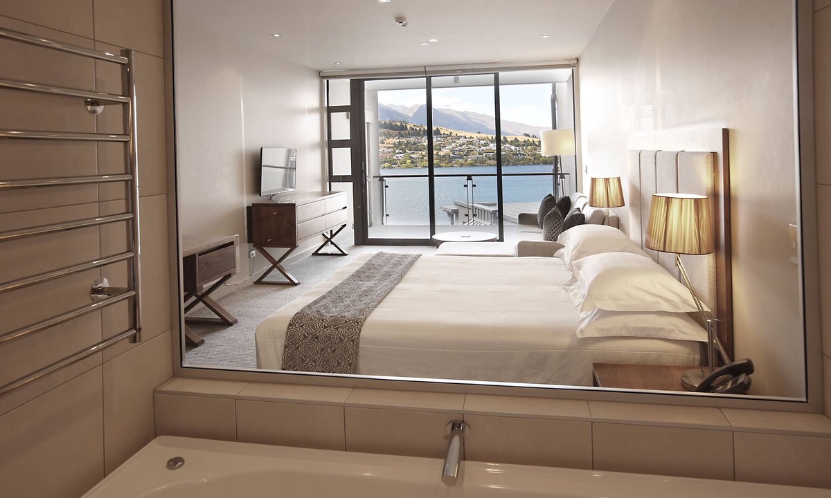 Queenstown Hotel | The Rees Hotel and Luxury Apartments