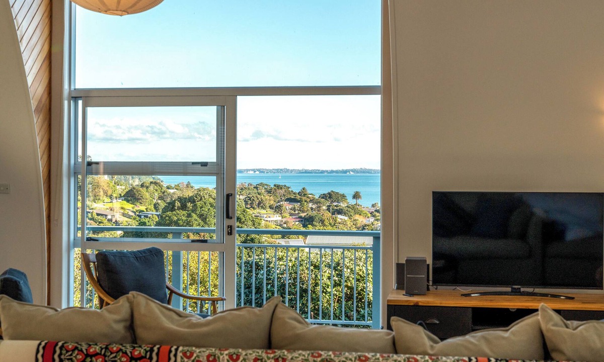 Surfdale House | The Round House