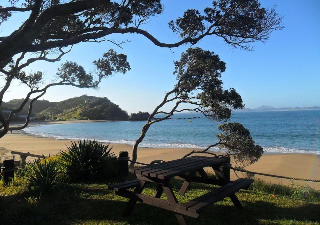 Tutukaka Hotel | The Sands Motel Absolute Beachfront Tutukaka