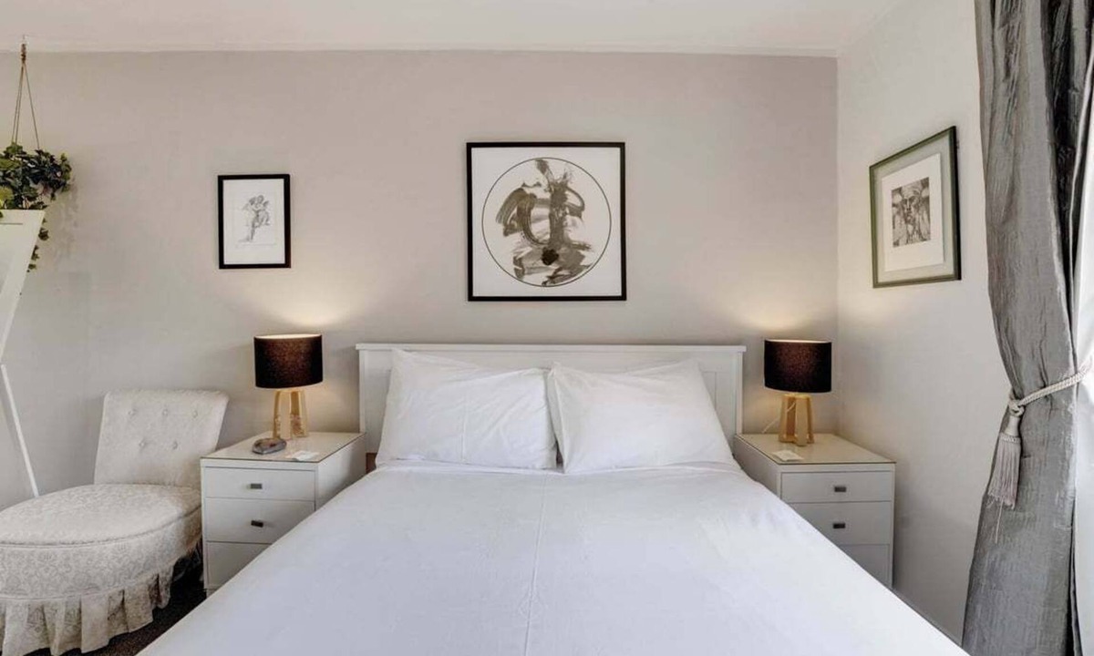 Greenhithe Apartment | The Studio Modern Charm Peaceful Garden Surrounds