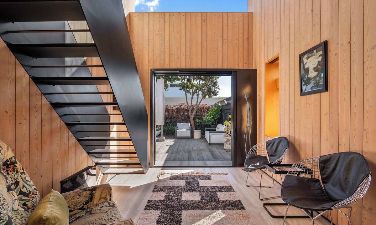 Sumner House | The Sumner Escape - Sleeps 5, Walk to Beach