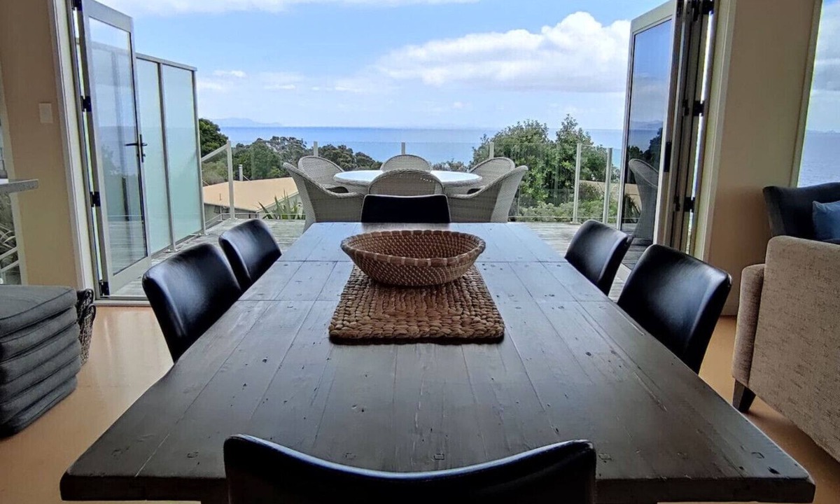 Rings Beach House | The Wow House - Modern, Stunning Beach & Ocean Views