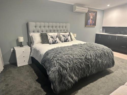 Cambridge Bed & Breakfast | Thornton Hideaway Private Standalone Retreat, Walk to Cambridge Town Centre