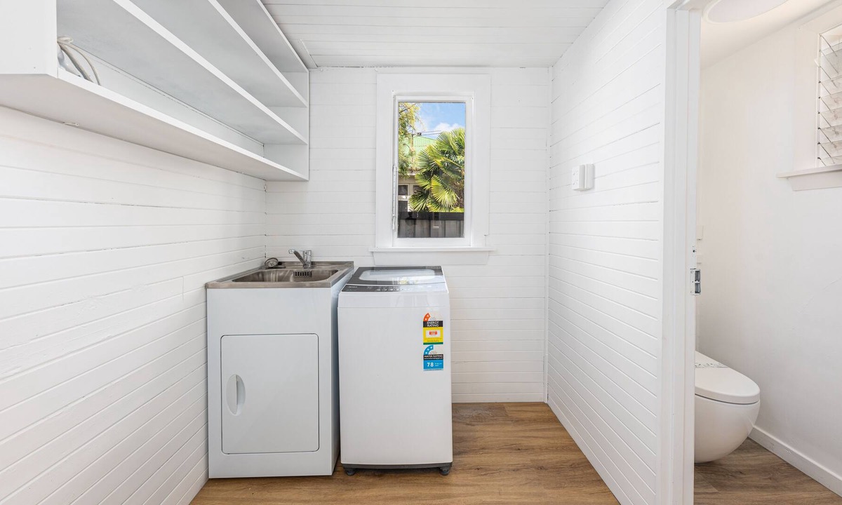 Upper Riccarton House | Three Bedroom in Riccarton with cafe across the road