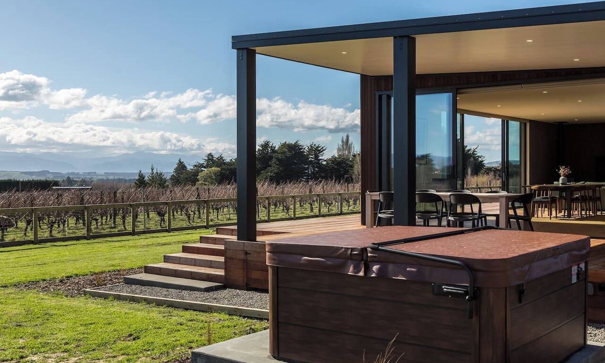 Dyerville House | Three Ranges | private vineyard + spa