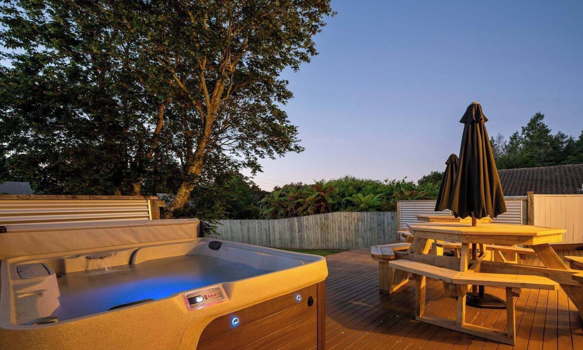 Springfield House | Tihi Time - Spa Pool, Games Room, Sleeps 10