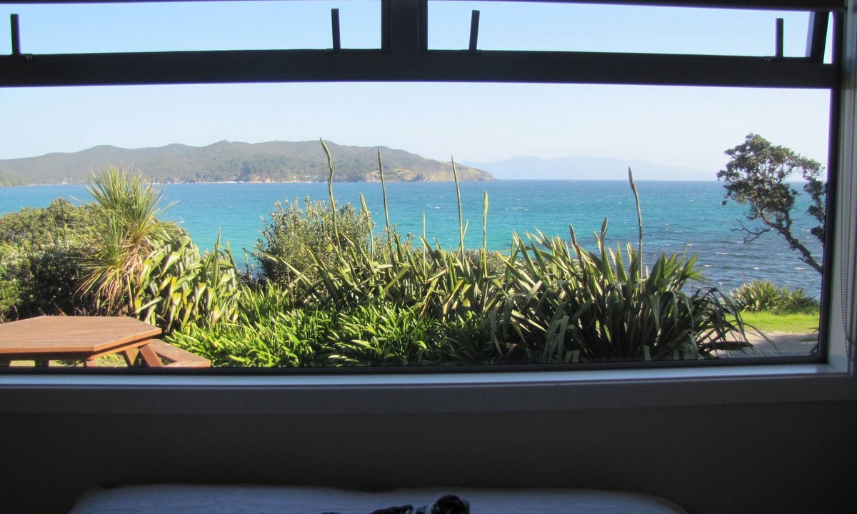 Tryphena Hotel | Tipi and Bob's Waterfront Lodge
