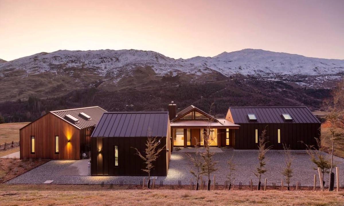 Dalefield House | Toka Lodge | Spa Pool | Sleeps 8 | Uninterrupted Mountain Views
