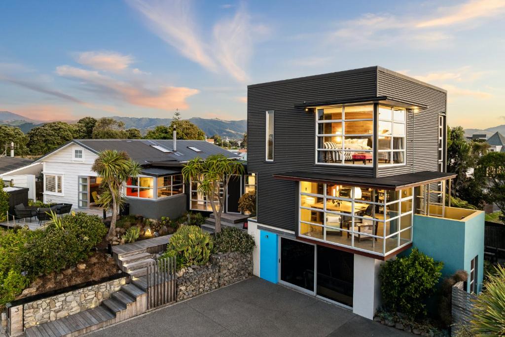 Paraparaumu Beach Bed & Breakfast | Top Floor Bed and Breakfast