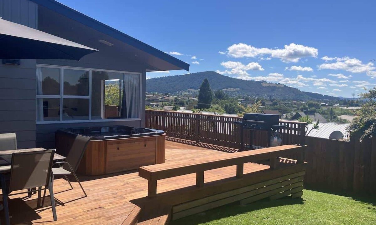 Springfield House | Top Spot - Spa Pool, EV Charger, Sleeps 6