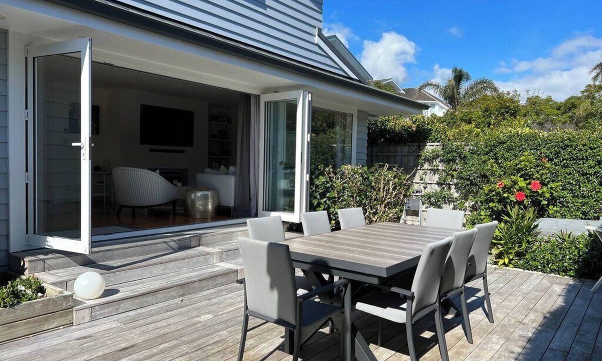 Takapuna House | Townhouse by the Sea by Bespoke Stays