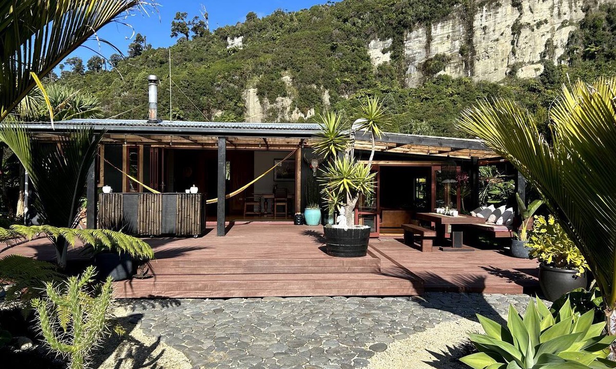 Little Wanganui Cabin | Tranquil Glamping Oasis: Luxurious Cabin on the Coast in Karamea, New Zealand