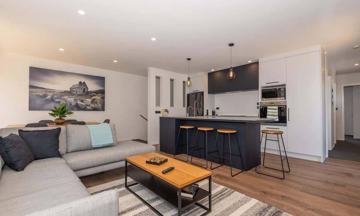 Lynmore House | Tree Walk - Redwoods, Spa Pool, Sleeps 10