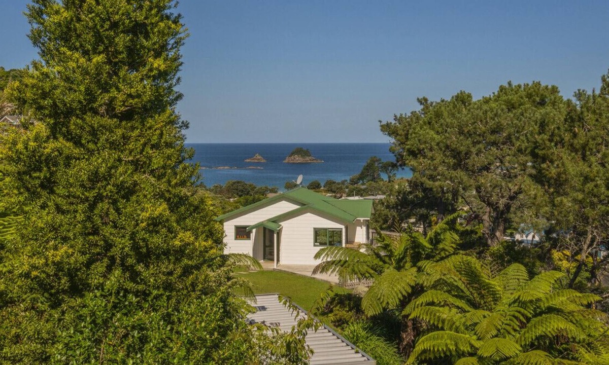 Hahei Cottage | Treehouse - Hahei Holiday Home