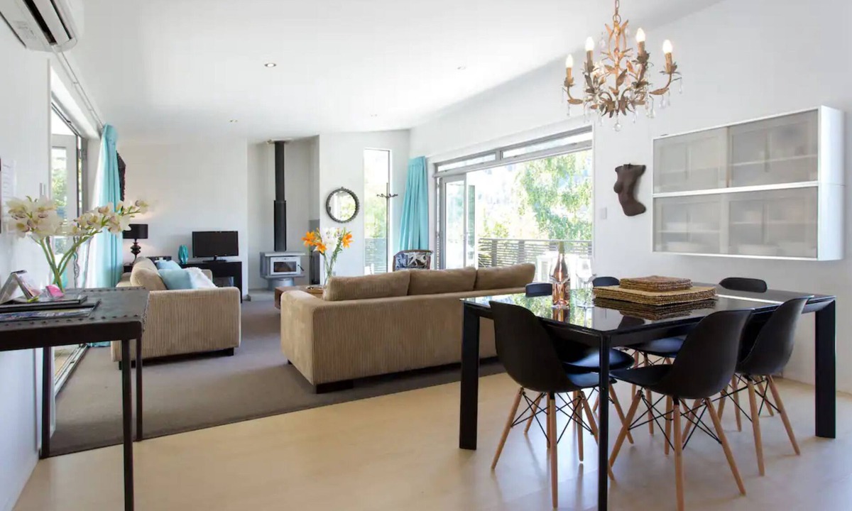 Arthur's Point House | Treehouse Spa Escape