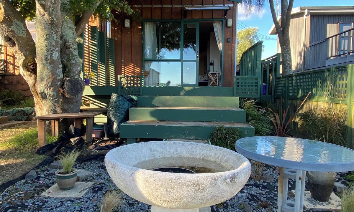 Taupo Apartment | Tui Cottage a private studio with your own entrance.