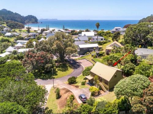 Onemana House | Tuis Grove - Onemana Holiday Home