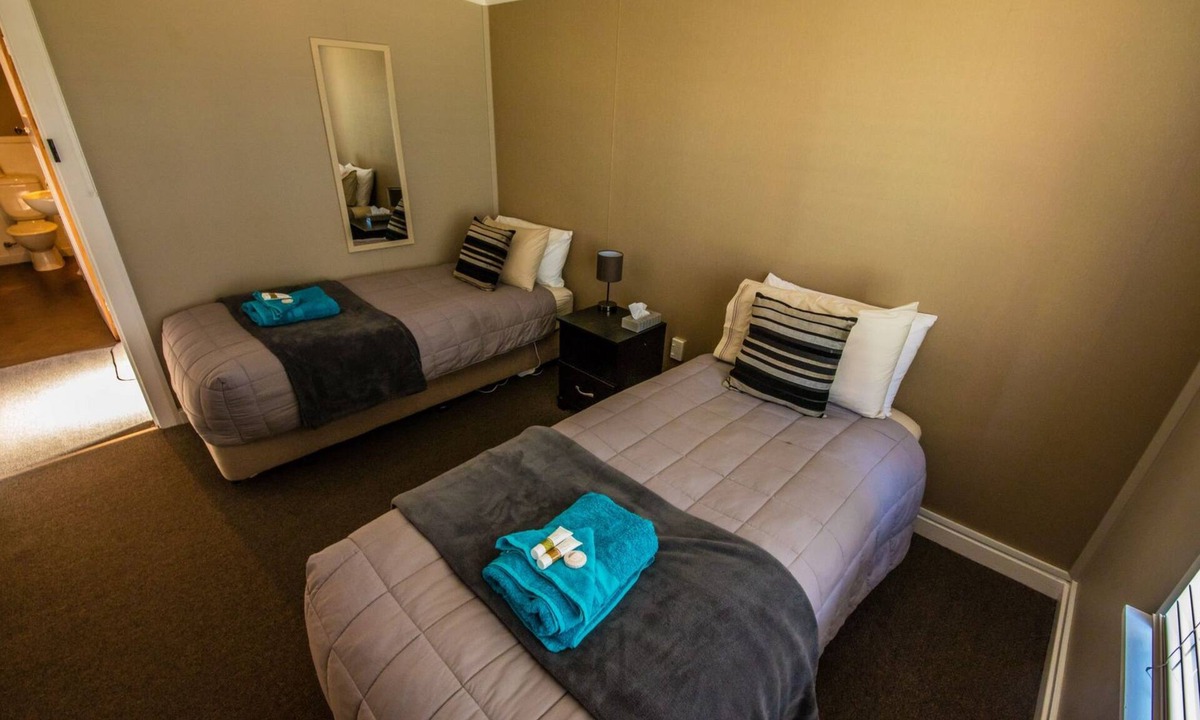 Waipiata Bed & Breakfast | Tussock Lodge Waipiata