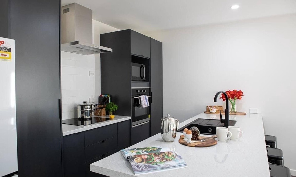 Lynmore House | Twin Camellias - Redwoods, Modern, Sleeps 6