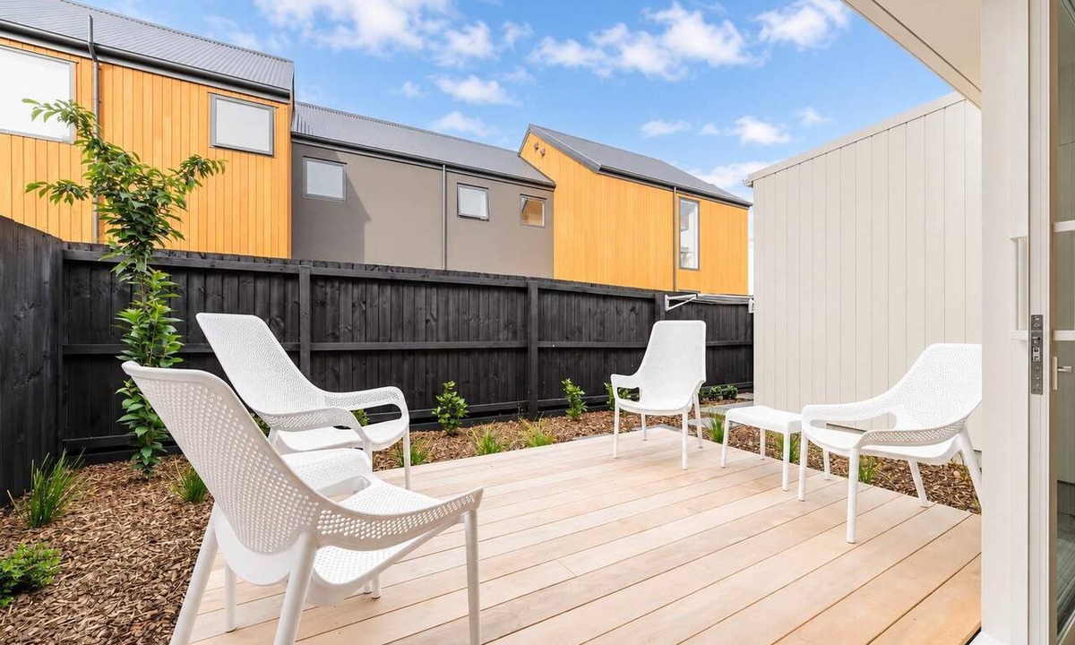Spreydon Apartment | Two Storey 2BR | Private Patio | Near CBD