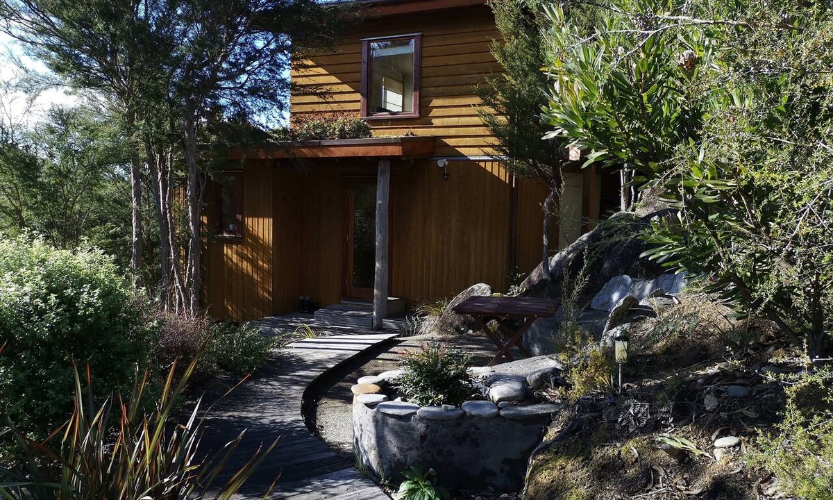Motueka Valley House | Unique eco home; treehouse retreat.