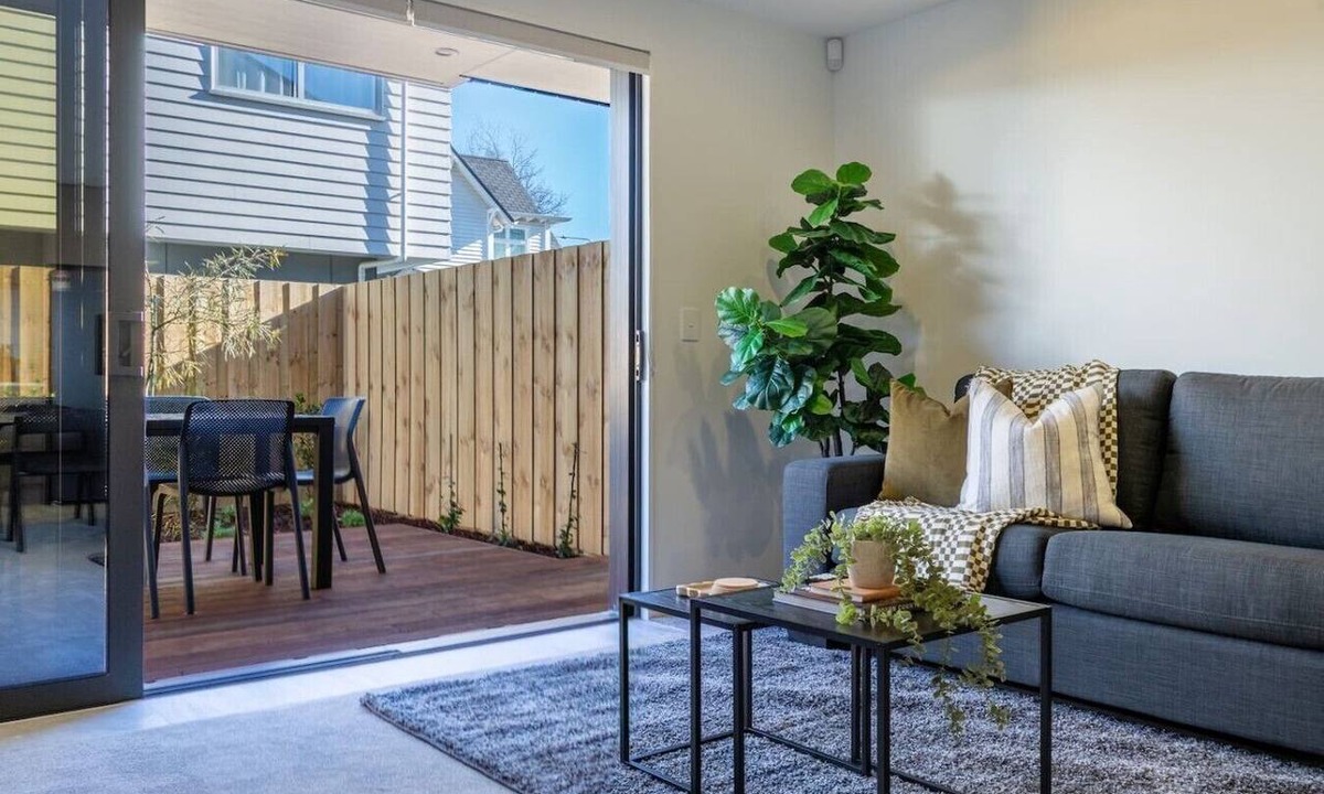 Linwood House | Urban Gated Townhouse - Patio + Parking w/EV