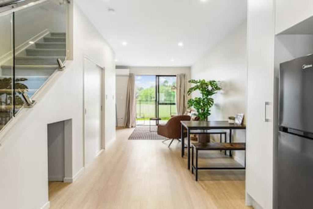 Otahuhu Apartment | Urban Pulse Townhouse with parking