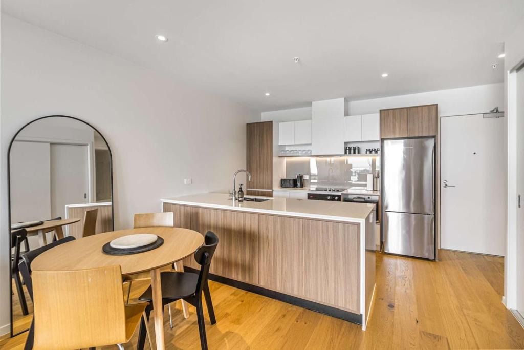 Onehunga Apartment | Urban Retreat 2 Bd Apt WiFi AC Parking