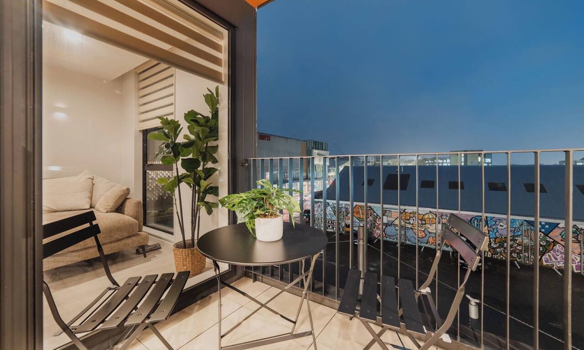 Christchurch City Centre Apartment | Very Central 2BR - Balcony & Full Kitchen