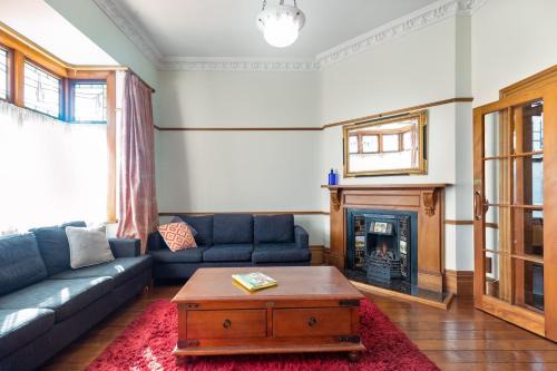 Oriental Bay Villa | Victorian 3 Bedroom Villa - Walk to City Centre, Waterfront & Te Papa