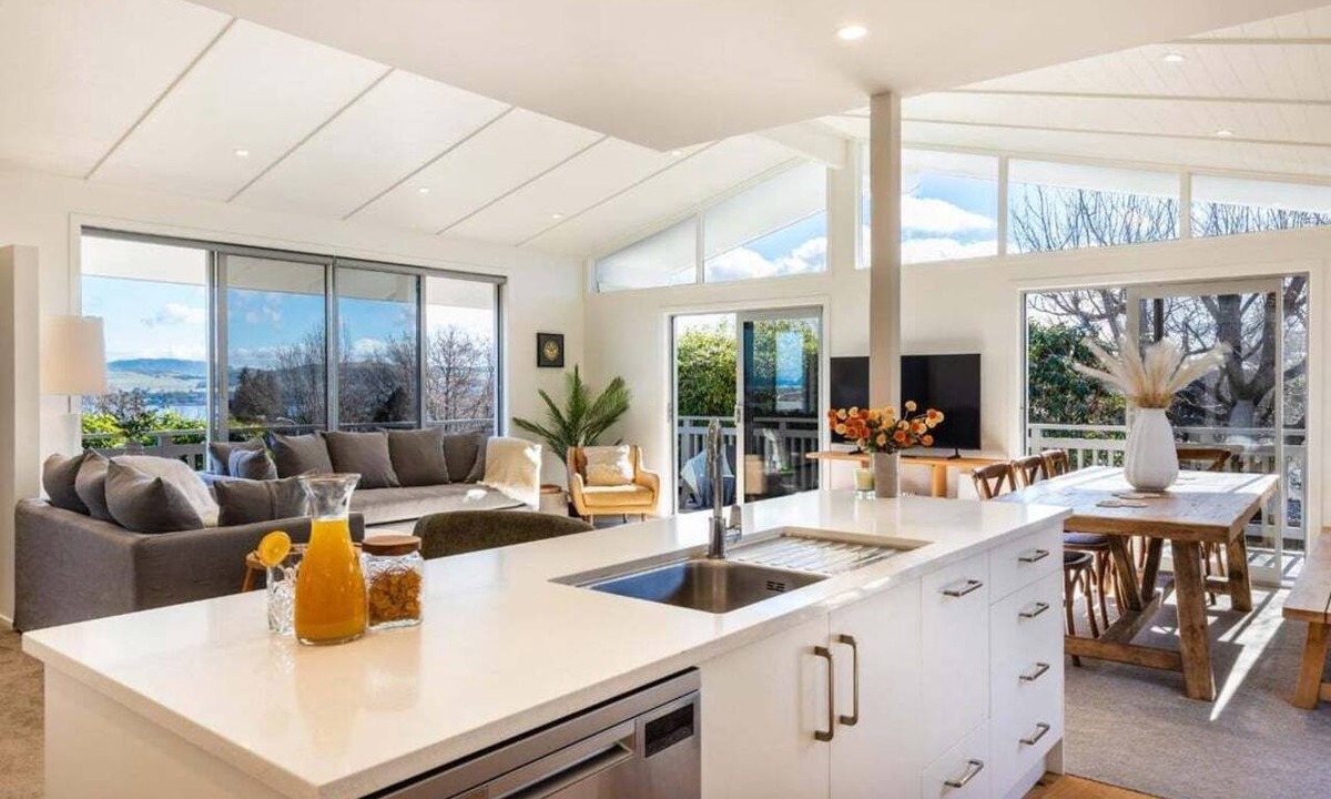 Hilltop House | Views on Beachman - pet friendly with lake views
