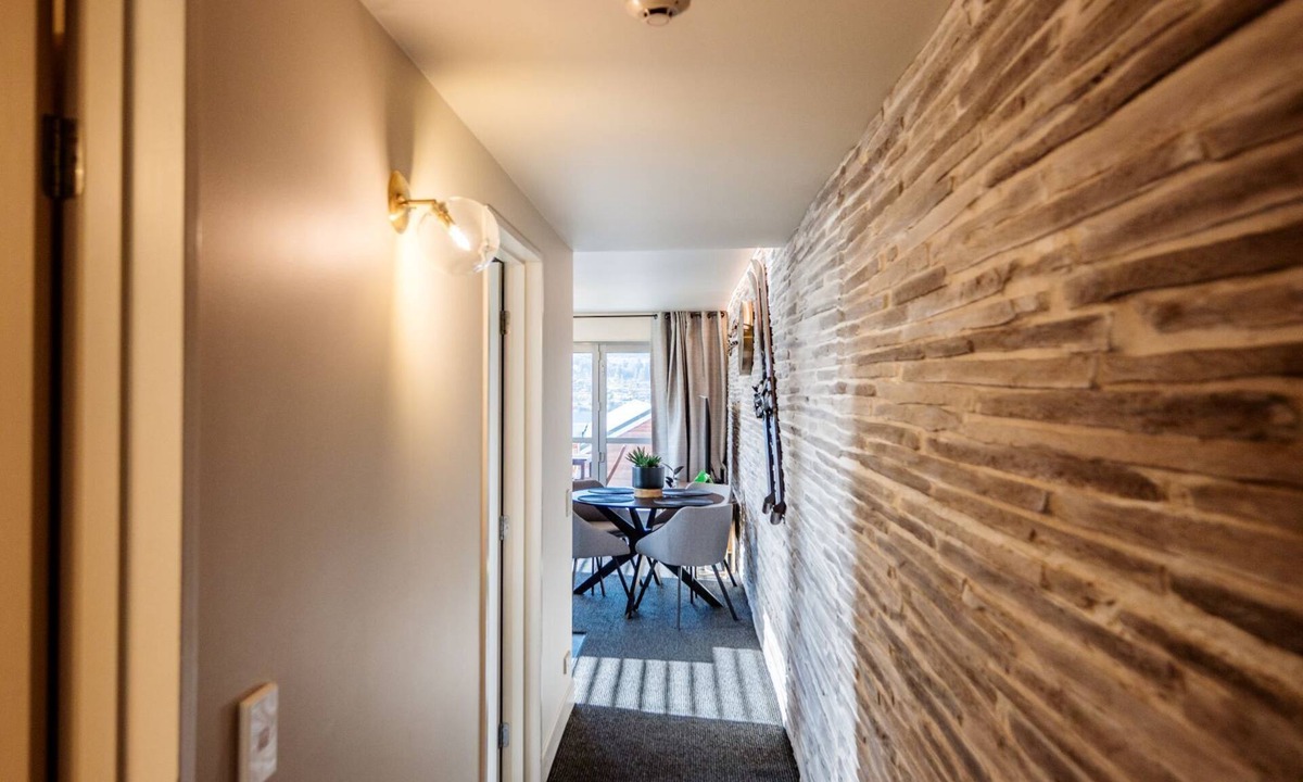 Queenstown Apartment | Villa Alpina: lakefront apartment with private garage, views and free bikes