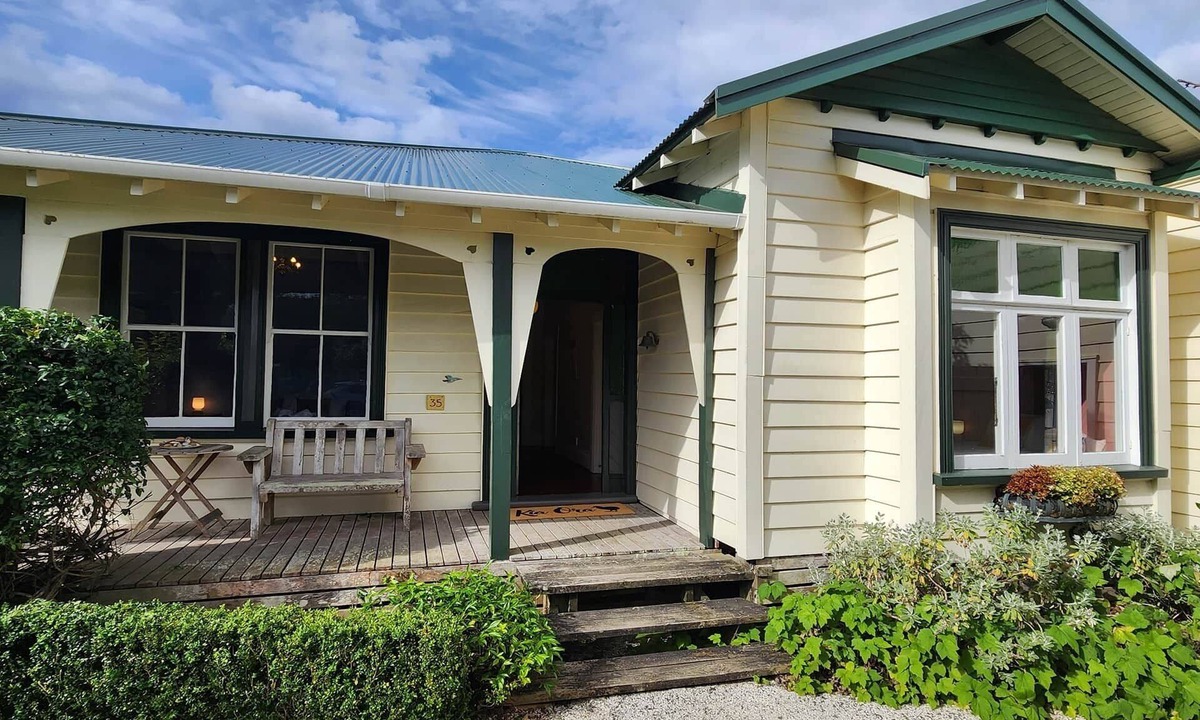 Hahei House | Villa Hahei next to the Kotare Reserve