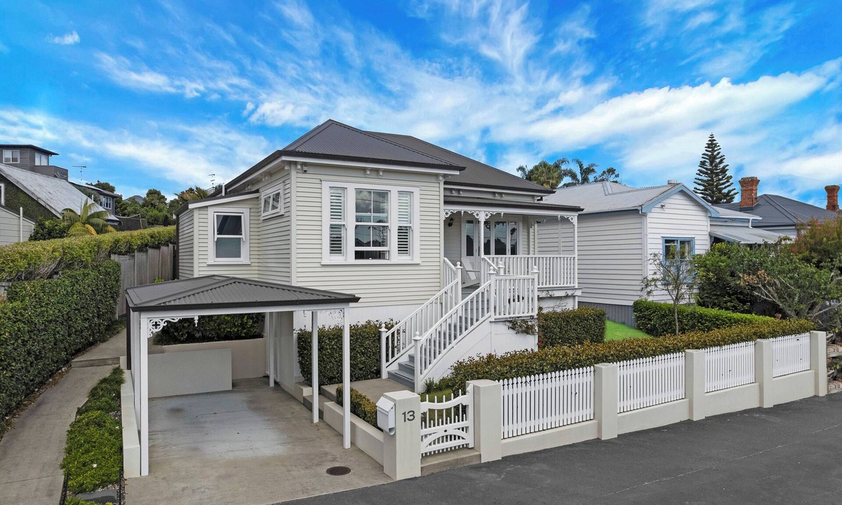 Devonport House | Village View Retreat by Bespoke Stays