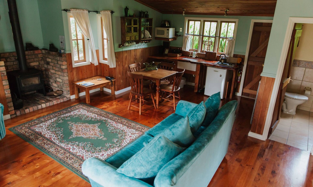 Helensville Cottage | Vineyard Cottages
