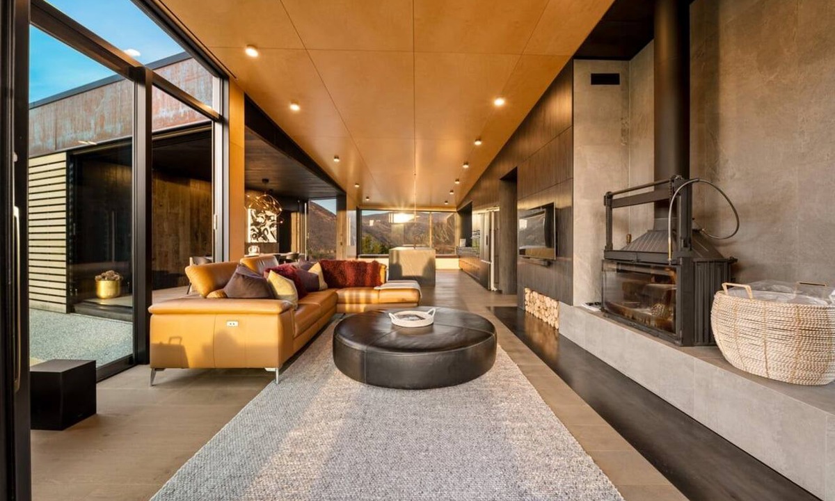 Gibbston Villa | Vineyard Views - 10 Mins Drive to Arrowtown - Sleeps 8