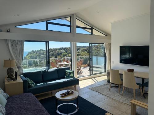 Palm Beach Apartment | Waiheke Island-Palm Breeze 1 Double Bedroom Seaview 95m Apartment, Traveller Award Winner 2026