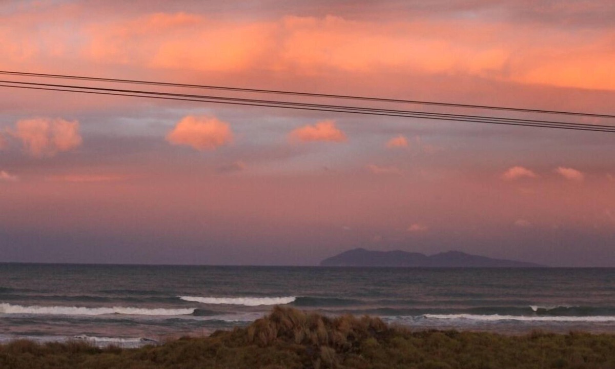 Waihi Beach House | Waihi Beach bach - people and pet friendly