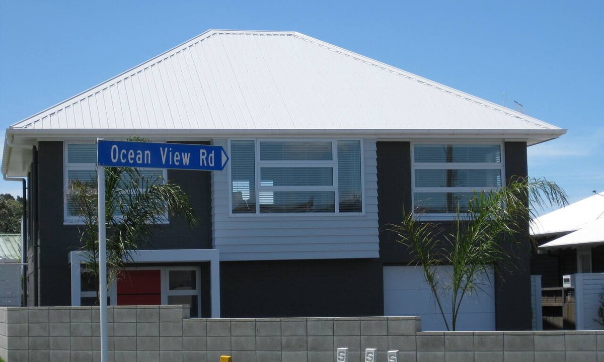 Waihi Beach House | Waihi Beach NORTH end and NO roads to cross