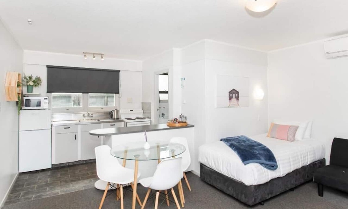 Gisborne Hotel | Waikanae Beach Motel